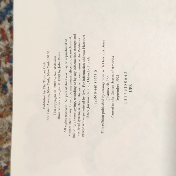 Sue Williams Autographed I Went Walking Paperback Book 1989 - Picture 5 of 5